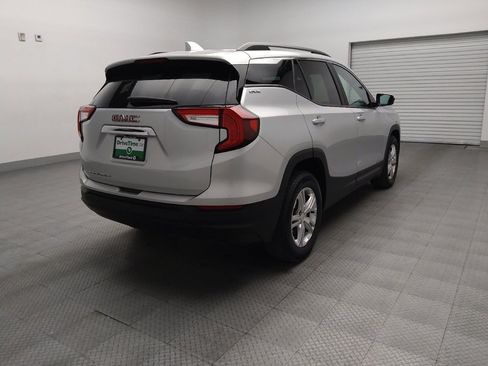 Used 2022 GMC Terrain SLE w/ Driver Convenience Package image 9