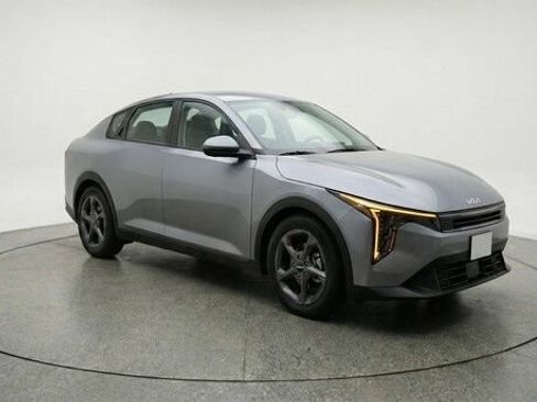Used 2025 Kia K4 FWD image 1