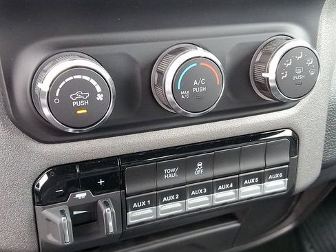 Used 2024 RAM 2500 Tradesman w/ Chrome Appearance Group image 11