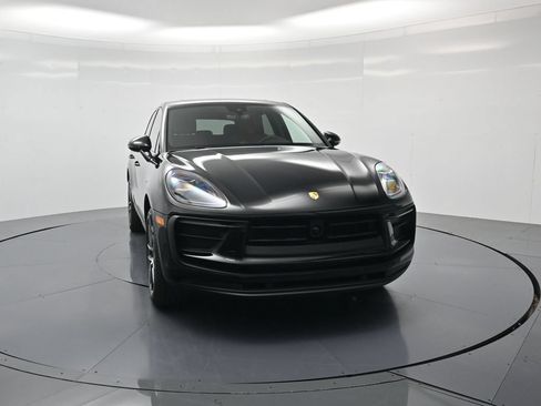 Certified 2026 Porsche Macan AWD/4WD image 33