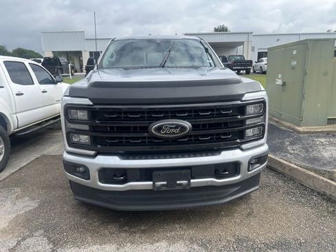 Used 2023 Ford F250 Lariat w/ Lariat Ultimate Package AWD/4WD image 2