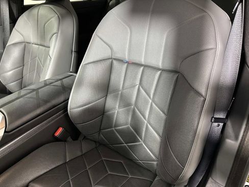 Used 2023 BMW 740i image 25