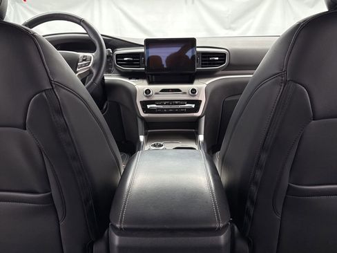 Certified 2023 Ford Explorer XLT w/ Equipment Group 202A image 33