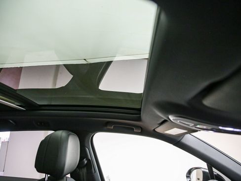 Certified 2025 Porsche Cayenne AWD/4WD image 21