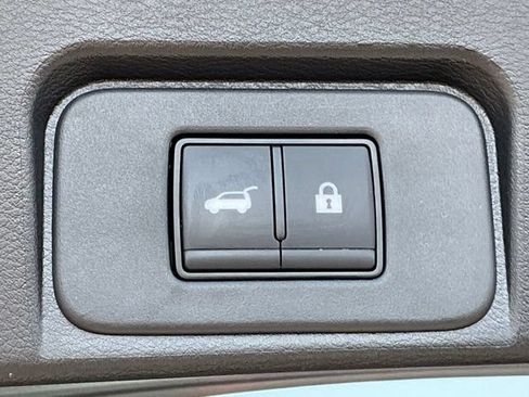 Used 2024 Nissan Rogue SV AWD/4WD image 19