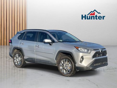 Used 2021 Toyota RAV4 XLE Premium image 1