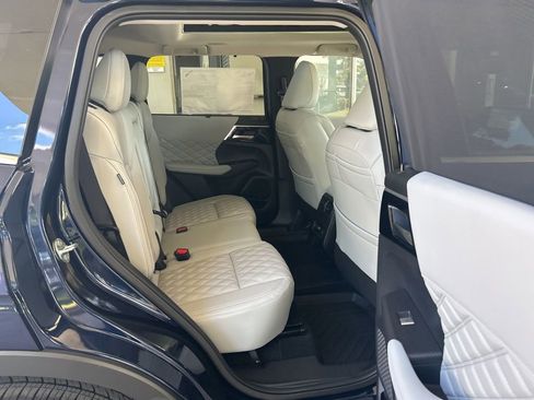 New 2025 Mitsubishi Outlander SEL image 28