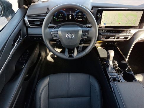 Used 2025 Toyota Camry XSE image 11