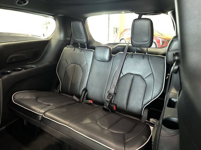 Used 2026 Chrysler Pacifica Limited FWD image 15