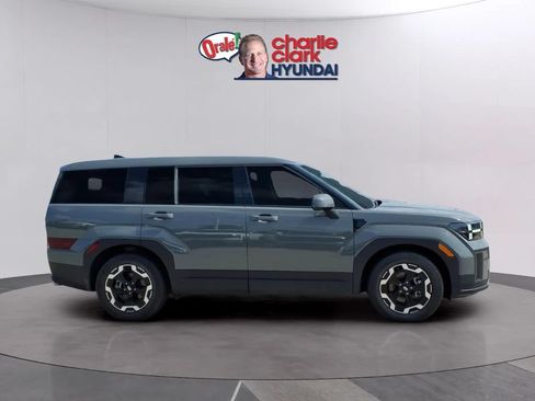 Used 2025 Hyundai Santa Fe SE FWD image 6