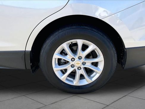 Used 2018 Chevrolet Equinox LT w/ Sun & Infotainment Package FWD image 10