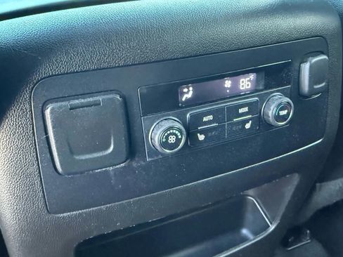 Used 2017 Chevrolet Suburban Premier image 28