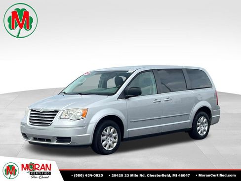 Used 2009 Chrysler Town & Country LX FWD image 1