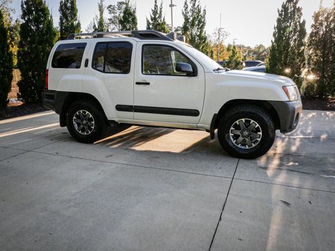 Used 2015 Nissan Xterra PRO-4X image 11