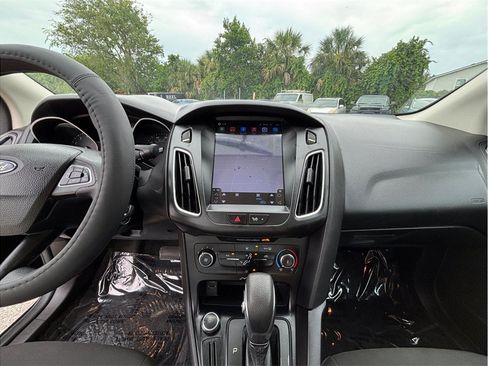 Used 2017 Ford Focus SE FWD image 11