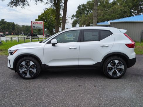 New 2025 Volvo XC40 B5 Core w/ Protection Package Premier image 7
