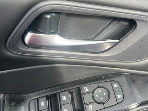 Certified 2026 Nissan Rogue SV FWD image 17