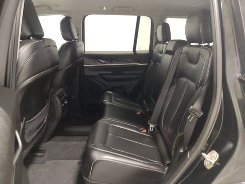 Used 2023 Jeep Grand Cherokee Limited AWD/4WD image 18