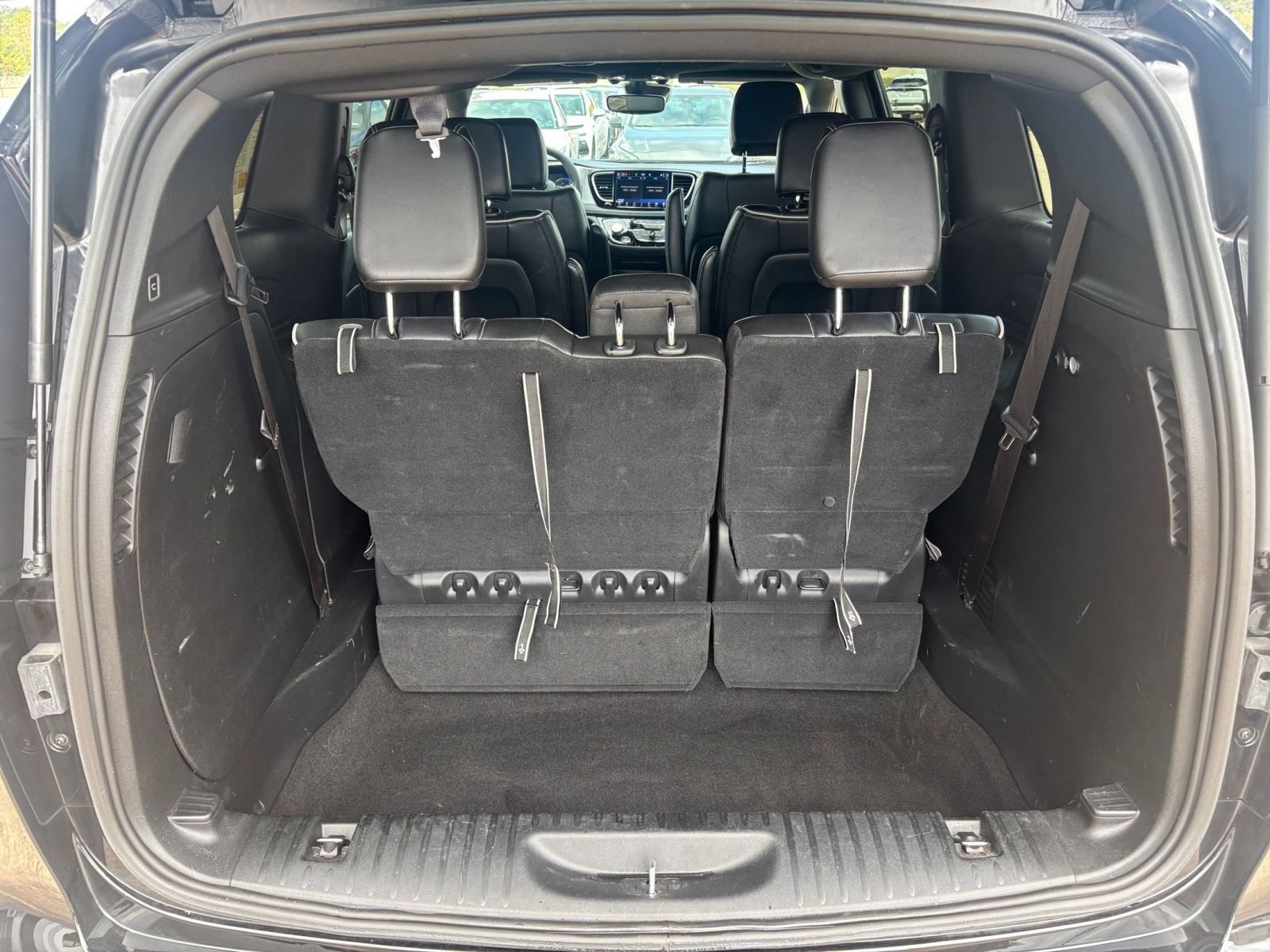 Used 2025 Chrysler Pacifica Limited FWD image 35