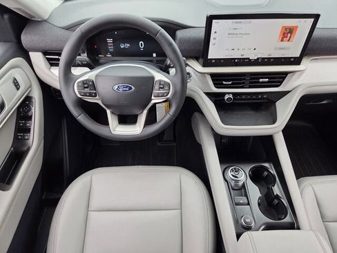 Used 2026 Ford Explorer Active w/ Active Comfort Package RWD image 13