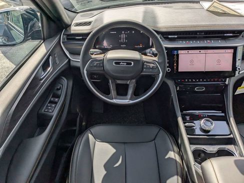 New 2026 Jeep Grand Cherokee Limited AWD/4WD image 16