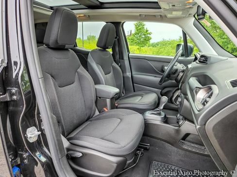 Used 2023 Jeep Renegade Latitude w/ Sun/Sound Group AWD/4WD image 31