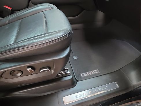 Used 2022 GMC Yukon XL Denali image 14