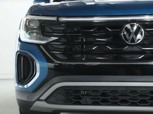 Certified 2024 Volkswagen Atlas Cross Sport SE AWD/4WD image 6