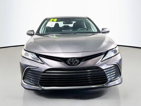 Used 2024 Toyota Camry XLE FWD image 11