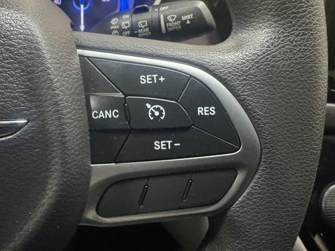 Used 2017 Chrysler Pacifica Touring image 21