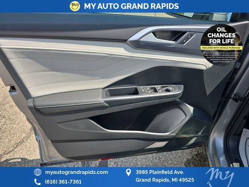 Used 2025 Volkswagen Taos SEL w/ Black Wheel Plus Package AWD/4WD image 10
