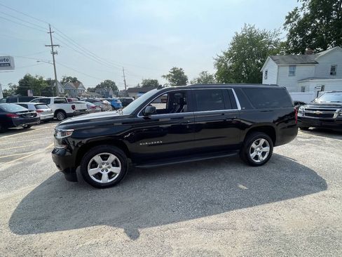 Used 2016 Chevrolet Suburban LT w/ Luxury Package AWD/4WD image 4