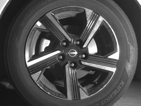 Used 2025 Nissan Sentra SV FWD image 12