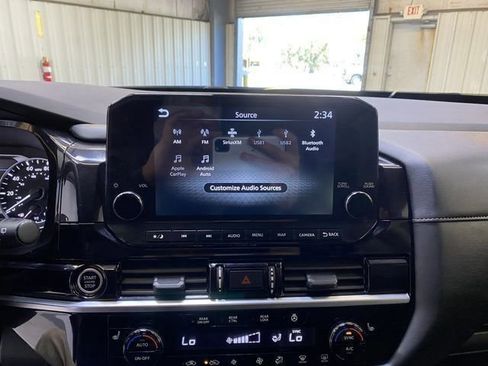 Used 2024 Nissan Pathfinder SL AWD/4WD image 41