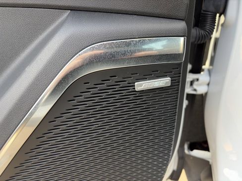 Used 2025 GMC Acadia Elevation image 16