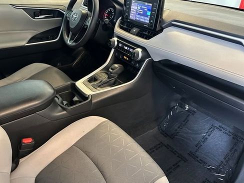 Used 2021 Toyota RAV4 XLE w/ Convenience Package AWD/4WD image 18