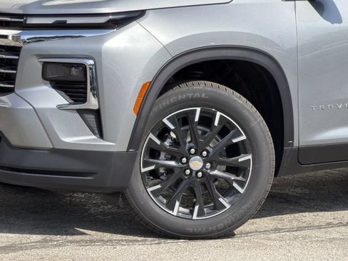 New 2026 Chevrolet Traverse LT w/ Sun and Wheel Package FWD image 8
