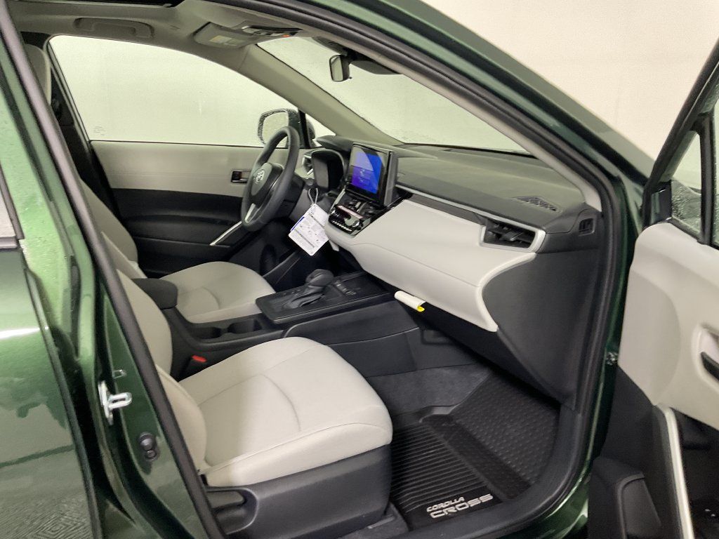 New 2026 Toyota Corolla Cross LE w/ Moonroof Package AWD/4WD image 21