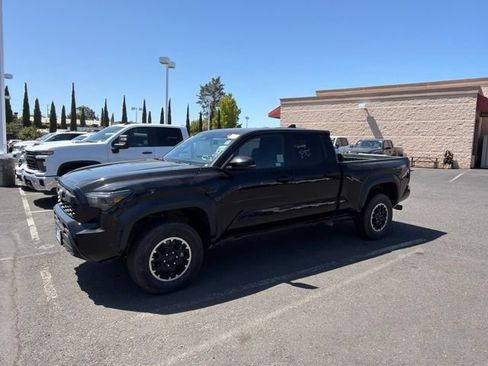 Used 2024 Toyota Tacoma TRD Off-Road w/ TRD Off Road Premium Package AWD/4WD image 15