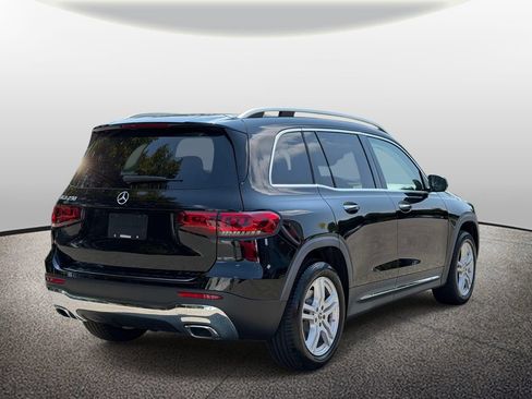 Used 2023 Mercedes-Benz GLB 250 w/ Premium Package image 2