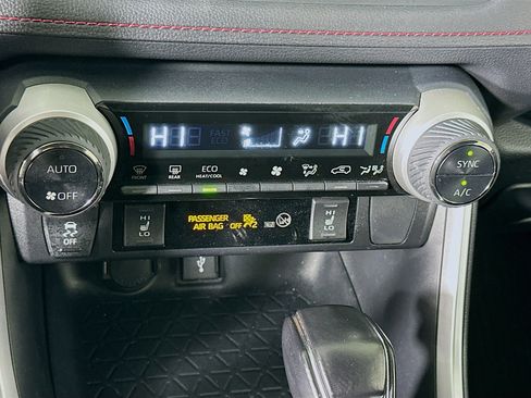 Used 2021 Toyota RAV4 SE image 23