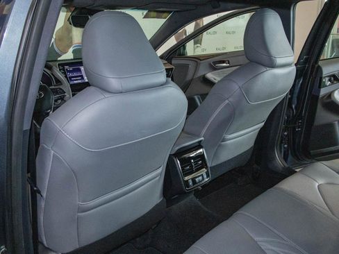 Used 2019 Toyota Avalon Limited image 10