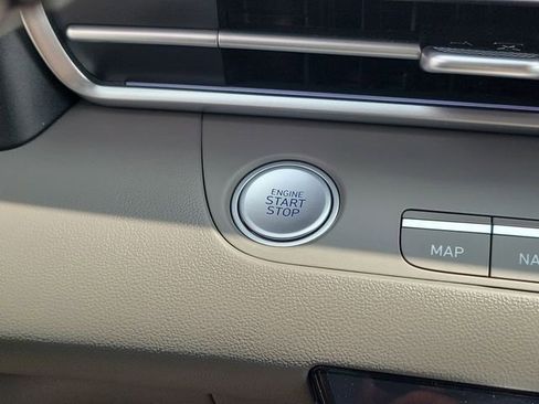 Certified 2025 Hyundai Elantra SEL FWD image 10