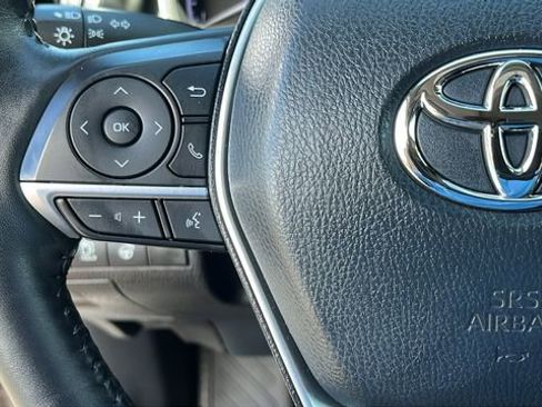 Used 2021 Toyota Camry XLE image 12