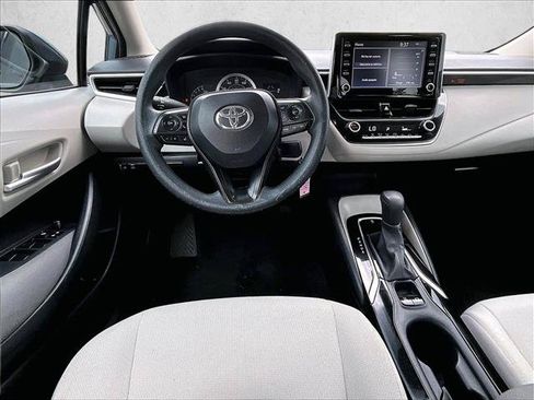 Used 2020 Toyota Corolla LE FWD image 7