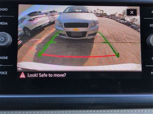 Used 2024 Volkswagen Taos SE image 29