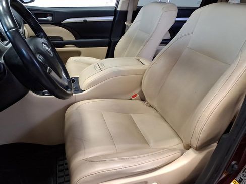 Used 2019 Toyota Highlander XLE image 40