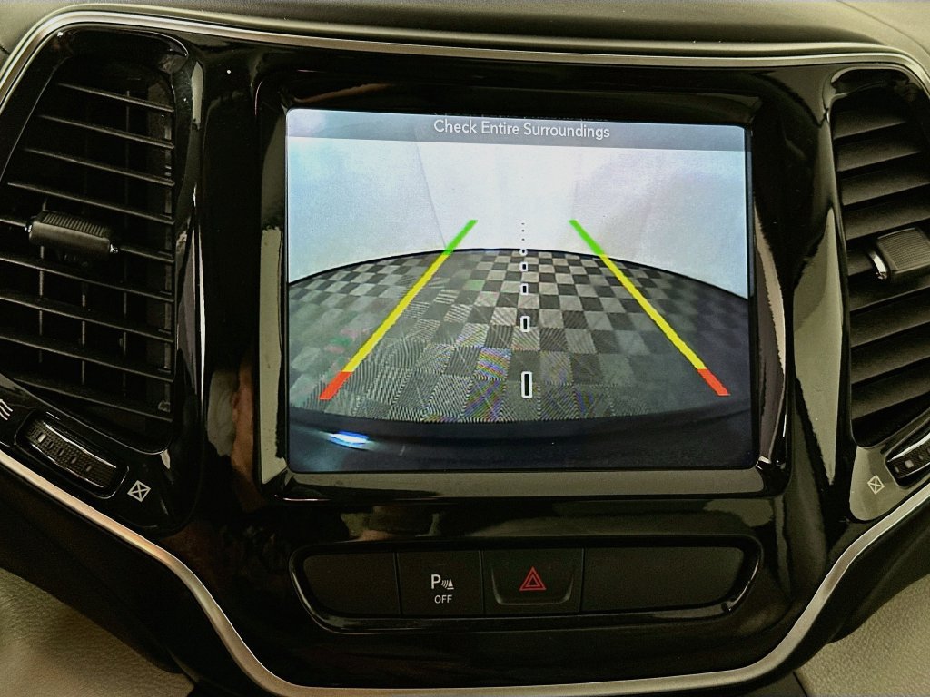 Used 2019 Jeep Cherokee Overland AWD/4WD image 19