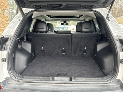 Used 2019 Jeep Cherokee Latitude Plus w/ Comfort/Convenience Group image 11