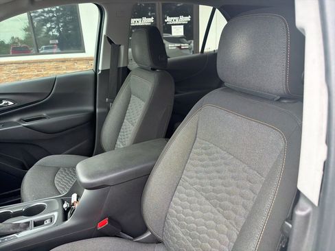 Used 2019 Chevrolet Equinox LT image 3